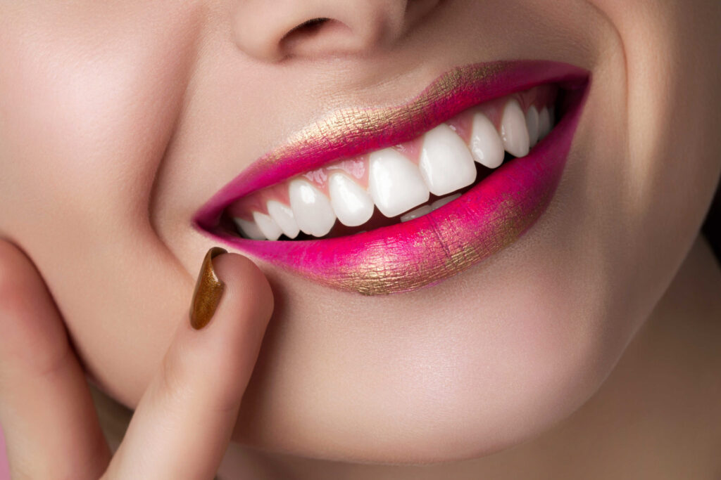 close-up-view-of-beautiful-smiling-woman-lips-veymr58_optimized bótox tenerife la palma