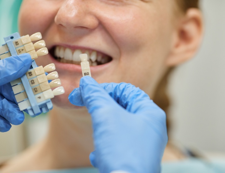 Te solucionamos tus problemas dentales en el Instituto d Cirugía Avanzada, en Canarias, con ls implantes dentales adecuados para cada problema.