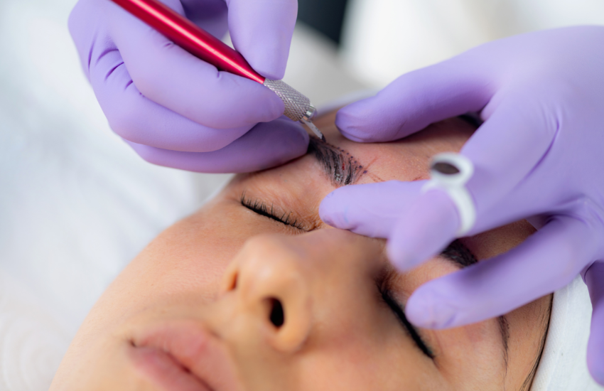 Diseño de cejas: Microblading y sombreado